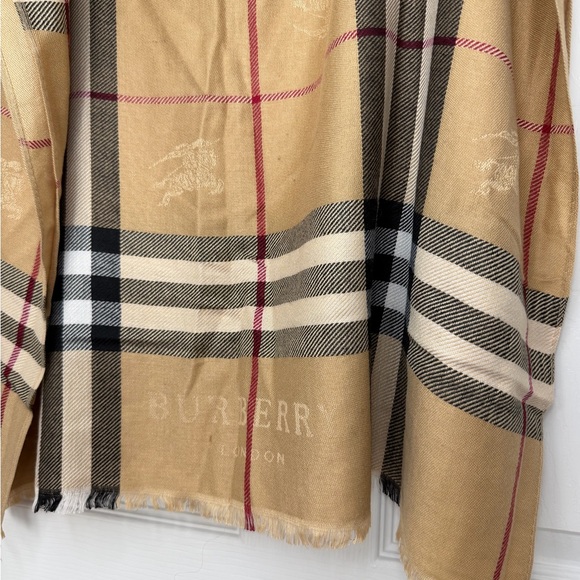 Burberry Lightweight Check Scarf Beige Red Black Logo. - Picture 2 of 5